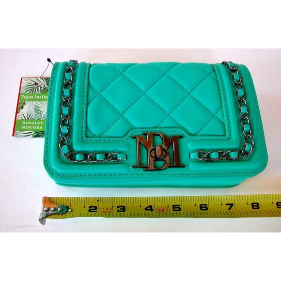 Badgley Mischka Vegan Leather Quilted Crossbody Bag With Chain Strap & Logo Clas - Picture 1 of 3